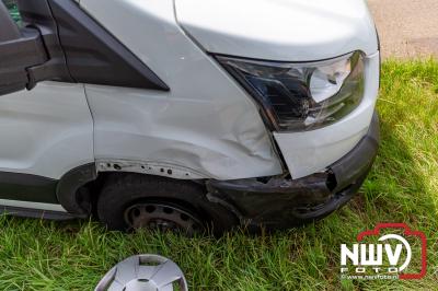 Materiële schade Eperweg N309 na ongeval bakwagen met afslaande auto naar Schouwenburg 't Harde. - © NWVFoto.nl